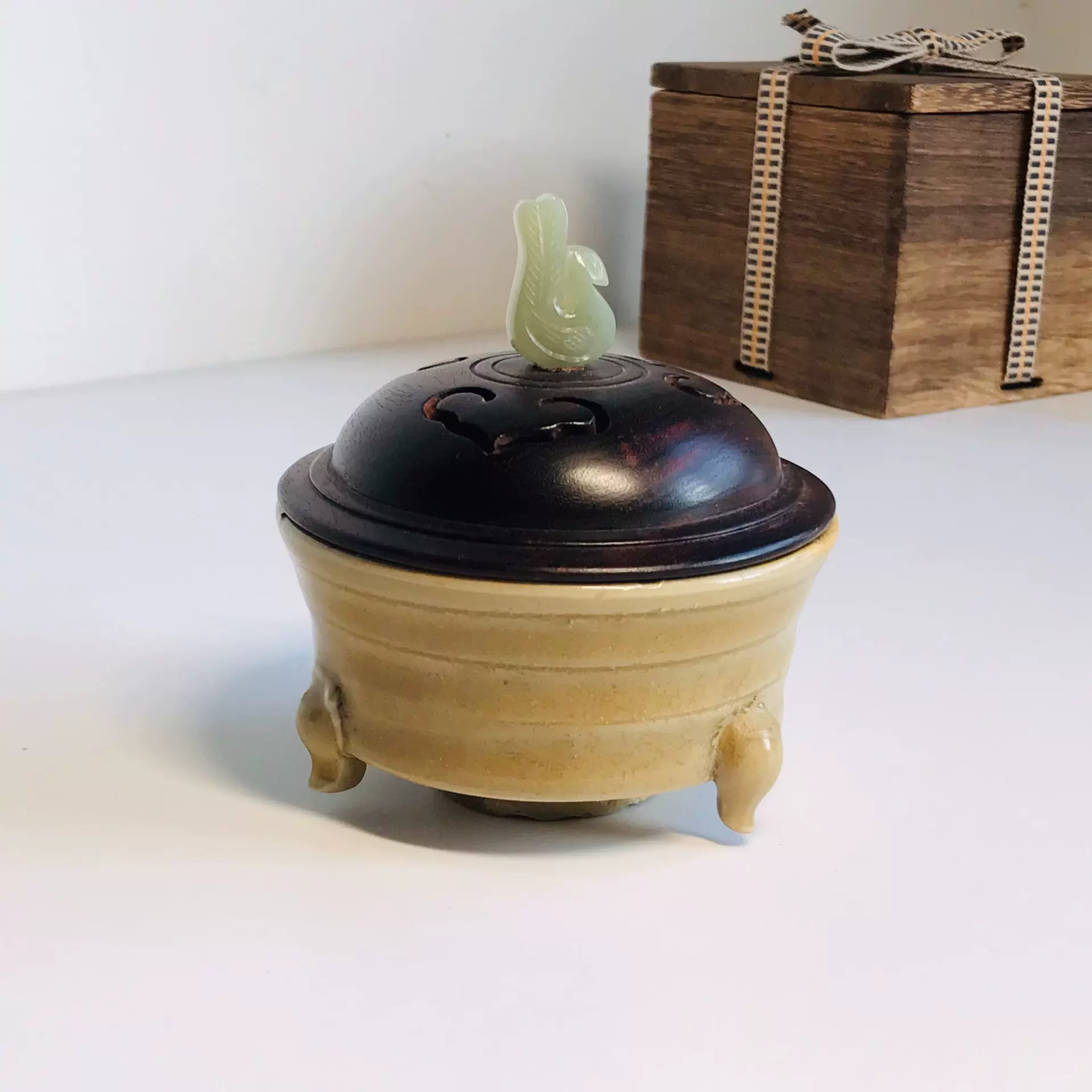 兴趣收藏好货元代龙泉窑米黄釉兽足旋纹香炉、琴炉、香道具茶-Taobao 