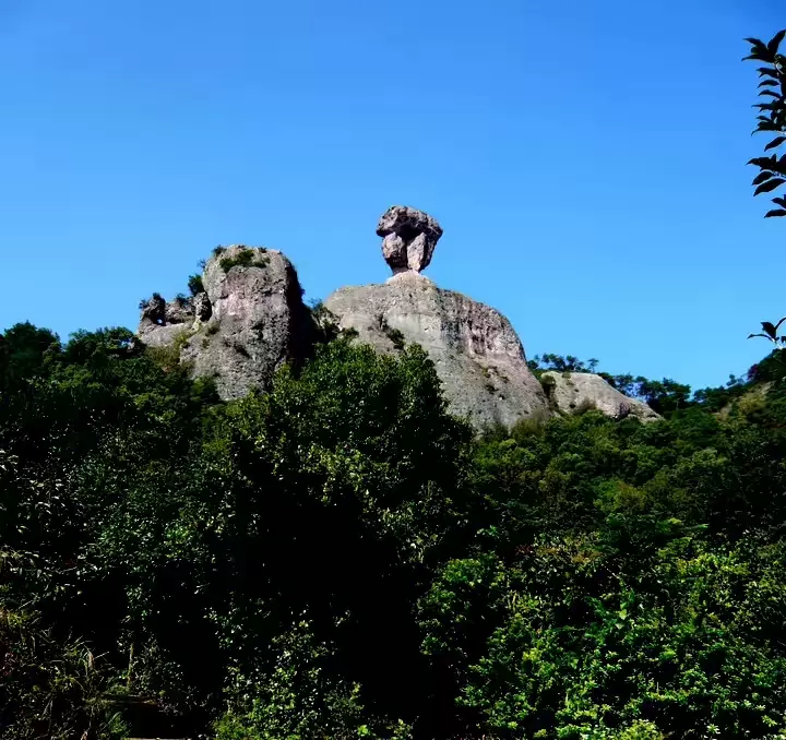 温岭十景天下奇石-石夫人图片