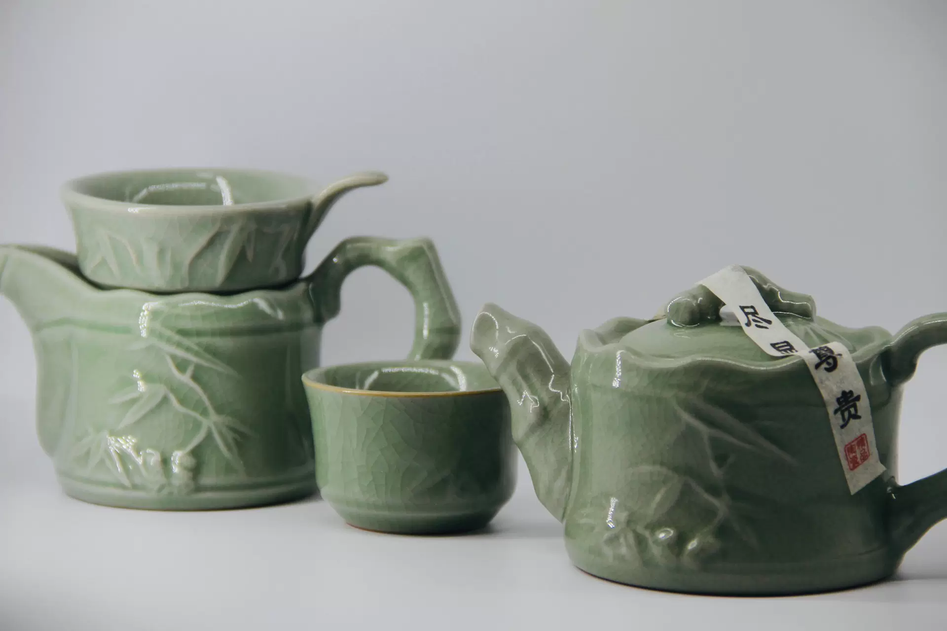 NK23062 中国陶器 若草珍蔵 茶粉釉 染絵小杯 茶道具 酒器 小杯