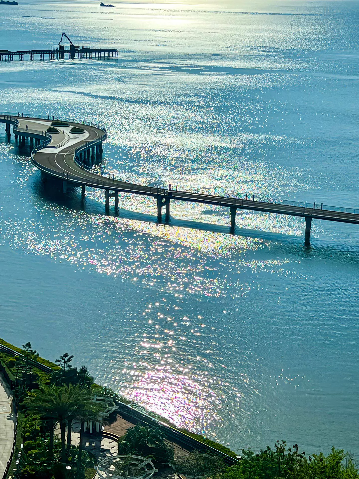 黄金北岸海上观光栈道图片