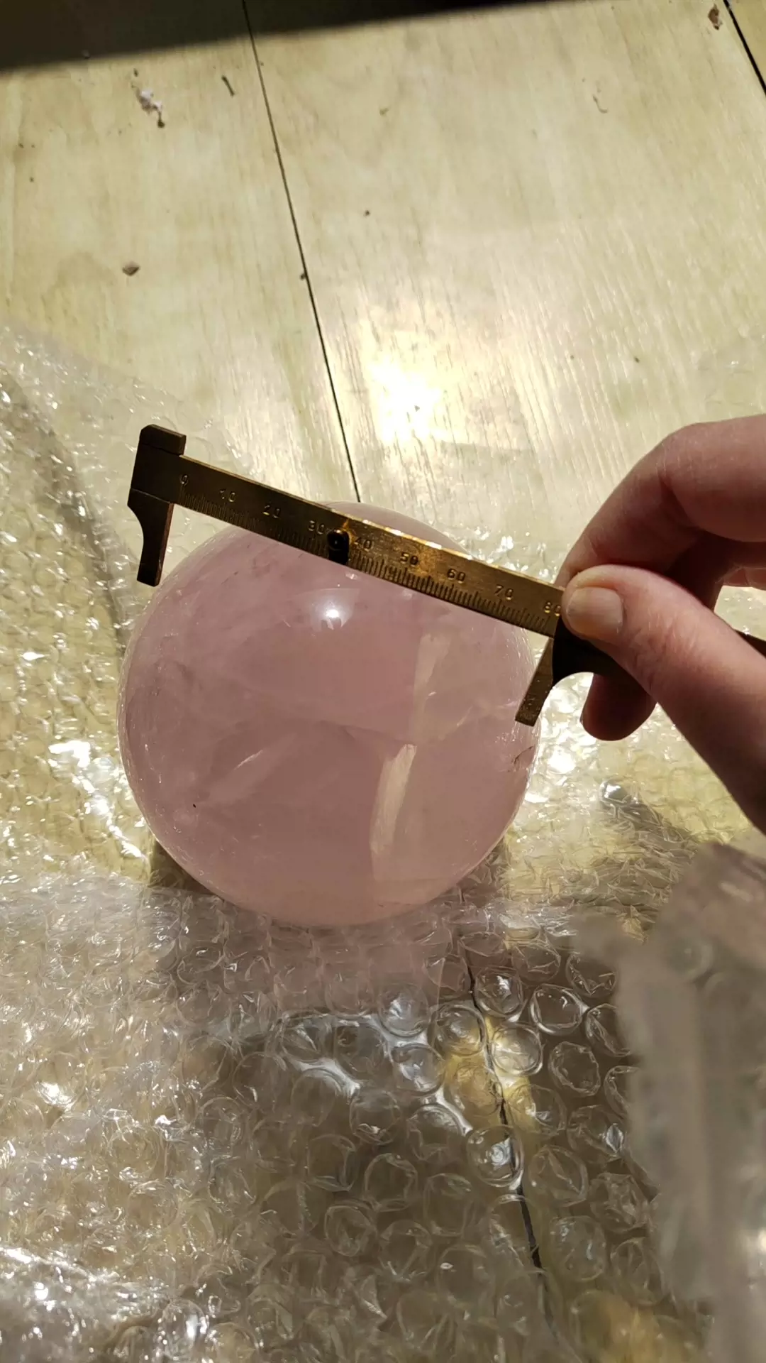 三个纯天然水晶球，8cm左右，200元一个，打包550元三个-Taobao