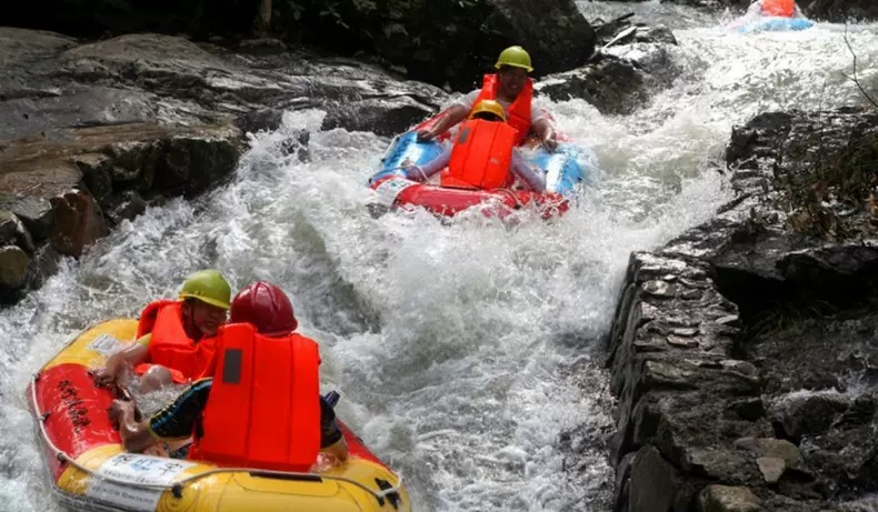 水竹湾峡谷漂流