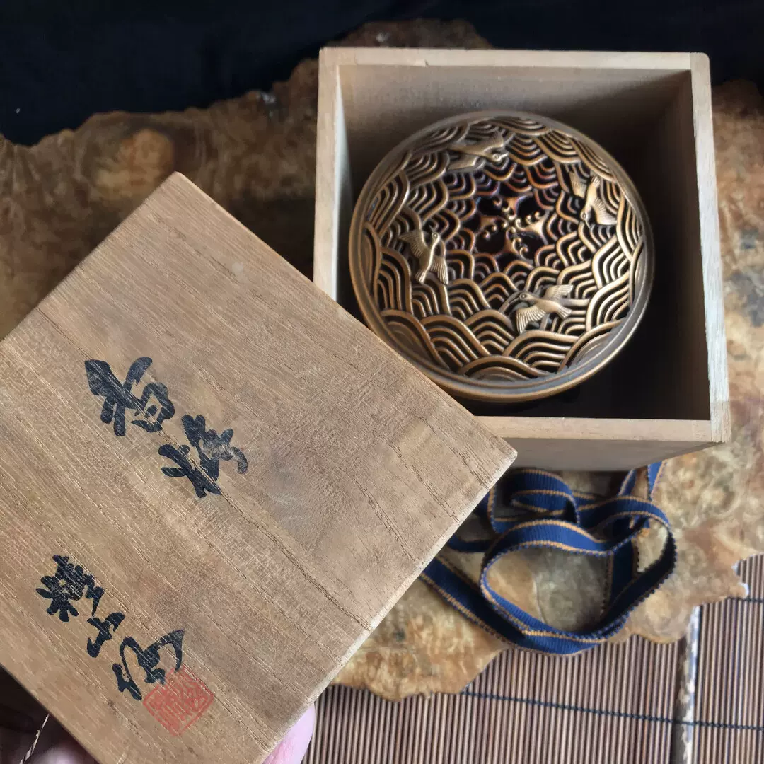 日本精山作铜香炉，松竹梅三足，带原供箱，稍有使用痕迹，高11-Taobao
