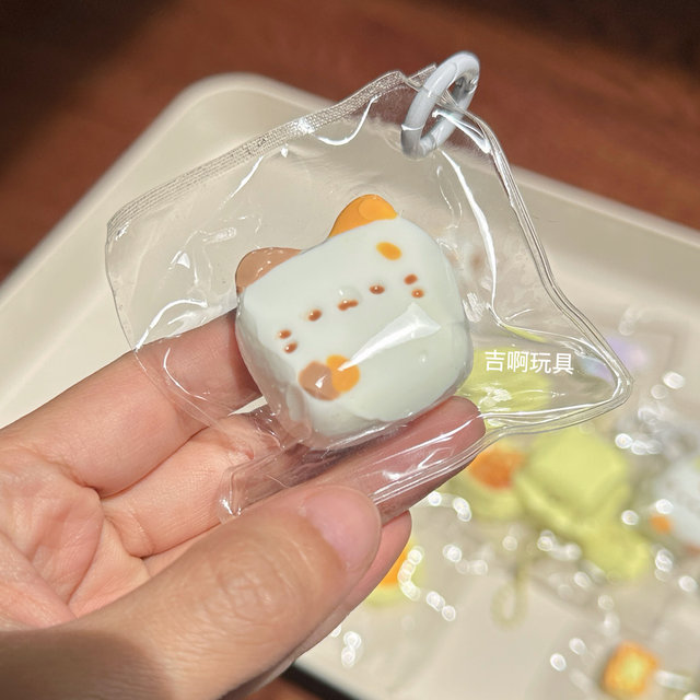 Three-cat cat milk bee pinched Le handmade silicone pinched and bursting feel cute unzipped toy pendant package hanging gift