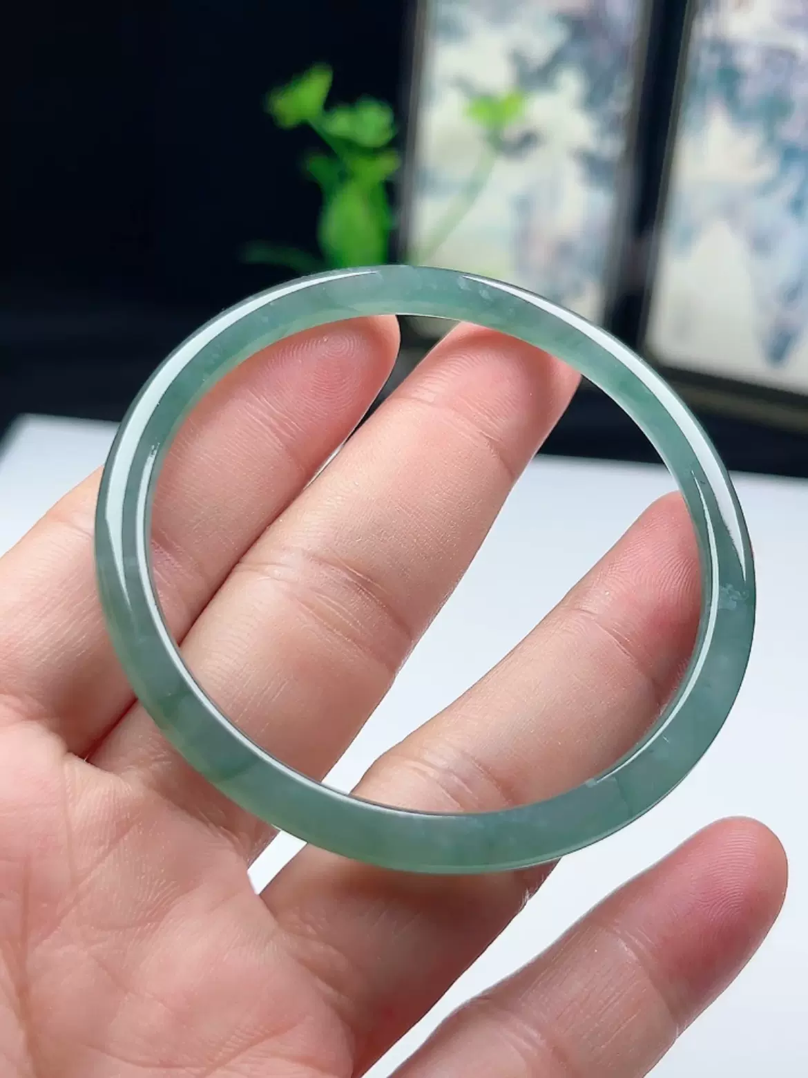 翡翠手镯用温水泡还是冷水泡(翡翠手镯用温水泡还是冷水泡好)