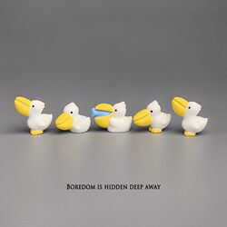 Bored, I'Ve Set up a Bunch of Pelicans and Toucans to Decorate the Computer Desk, Japanese-Style Workstation, and Office Desk