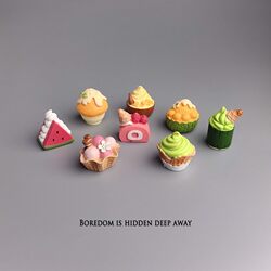 I'M Bored, so I'Ve Set up a Bunch of Ice Cream Desserts to Decorate the Computer Desk, Japanese-Style Workstation, and Office Desk