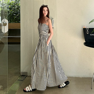 
Light cloth-adjusted French tall black and white vertical striped strapless strapless suspender skirt vacation style A-line dress long skirt