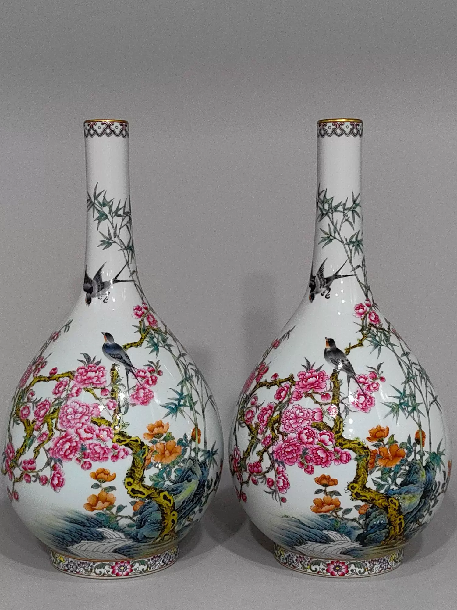 中国　大清康熙年製　青花　山水人物文　花瓶　壷　時代箱　M　R8748 清康熙青花山水人物棒槌瓶, KANGXI PERIOD (1662-1722) | Christie's