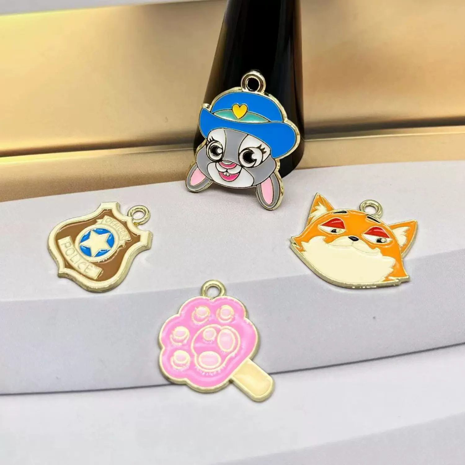 トロキャラクターグッズセット 疯狂动物城动漫狐狸尼克和兔子朱迪滴油合金DIY饰品配件包包挂件