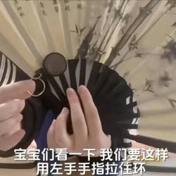 [Rotating Flying Fan] Automatic Rebound Retractable Keychain Rotating Flying Fan Prop Mini Portable Rope Easy-Pull Buckle