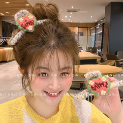 Autumn and Winter Wool Felt Large Claw Clip Hairpin for Women, Heart-Shaped Pom-Pom Plush Hair Accessory, Back of the Head Updo Hair Clip