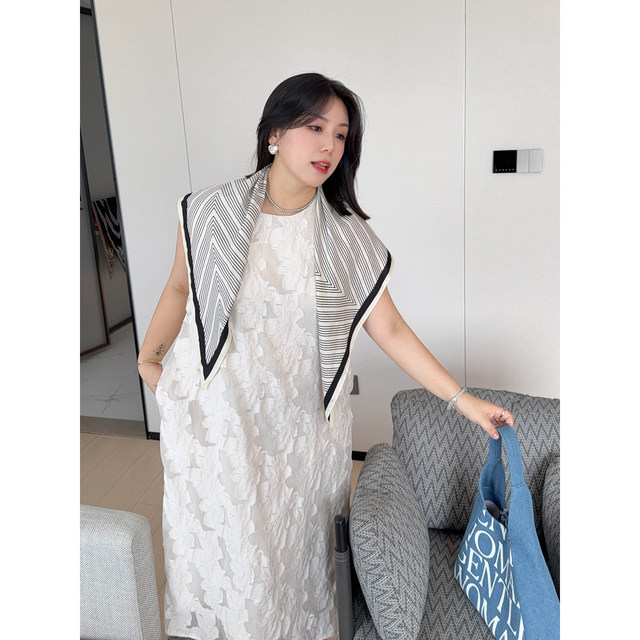 
VOGANA Cannes home large size women's clothing artistic French temperament three-dimensional petal mesh loose slim vest skirt