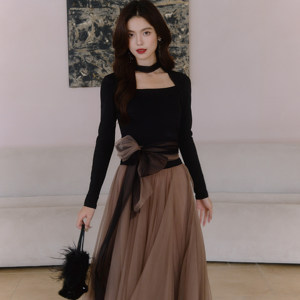 
Uncle Peter Pan <Sample Clothes No. 5> French waist-tie slim fit top with elegant large skirt