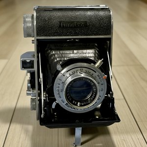 
Japan's Minolta folding leather chamber organ camera 120 film film retro collection GZ