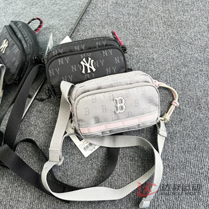 25新款MLB情侣斜挎包男女NY老花满印可调节单肩包运动包3ACRM045N
