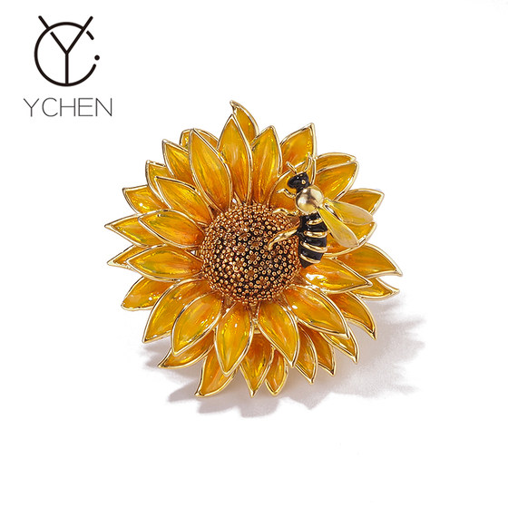 
Winning the first prize in one fell swoop, exquisite literary and artistic smart little bee sunflower magnetic buckle brooch women's fashion accessories suit pin