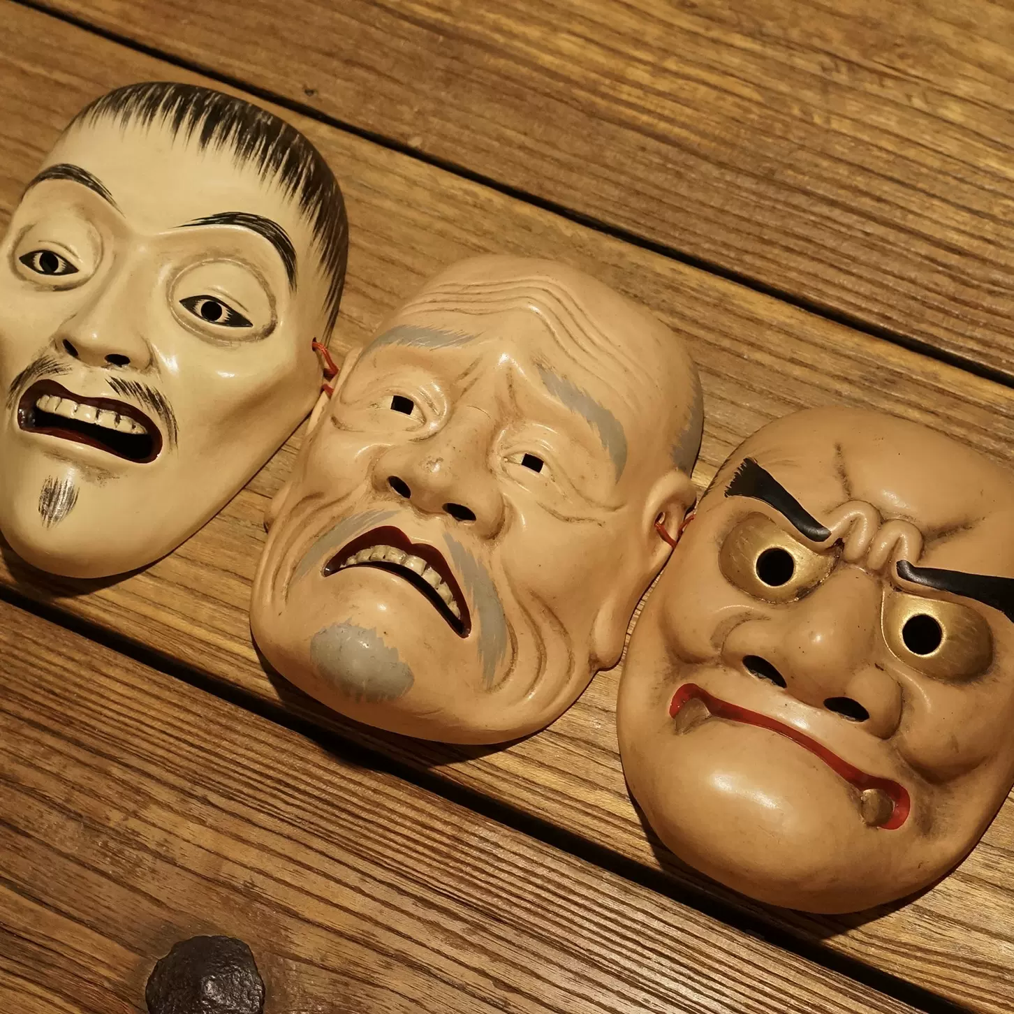 能面 白色 微笑み 木製 能面 白色 微笑み 木製 能面 白色 微笑み 木製