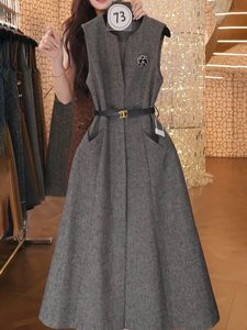 
High-end light luxury and foreign style lady vest dress 2025 new winter style temperament age-reducing waist slimming A-line skirt