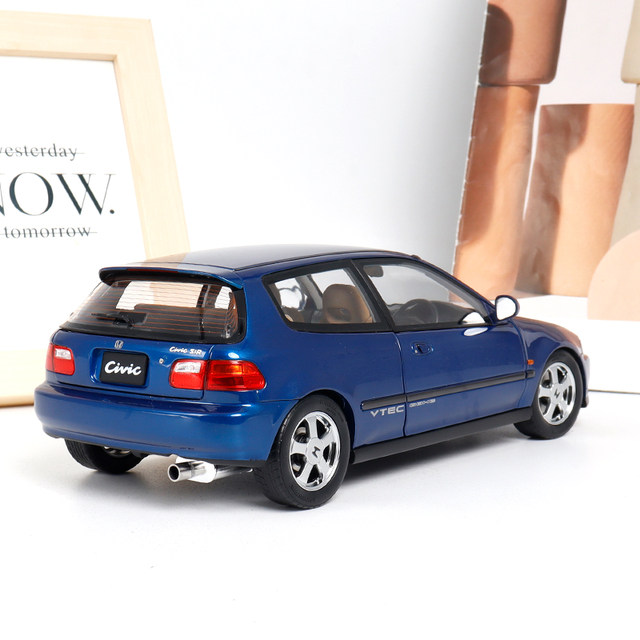 LCD Modèle Réduit 1:18 Honda EG6 SiR (SiRII) - Métal Moulé - Couleur Noire - Collection