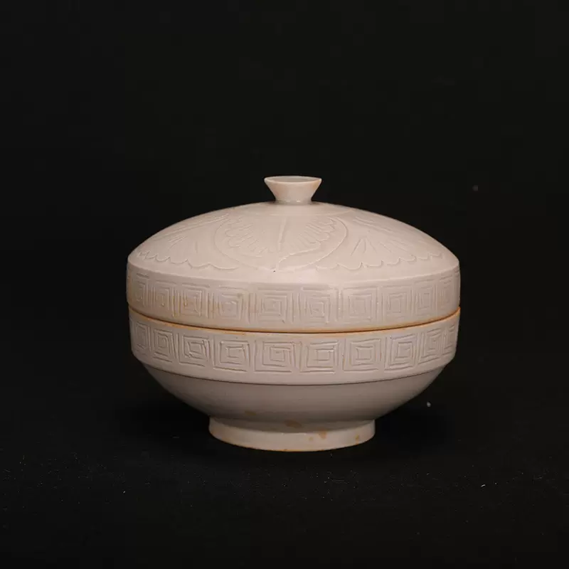 唐物 定窯 白磁 蓮陰刻紋碗 中国美術 古玩 SH12 唐物 定窯 白磁 蓮陰刻紋碗 中国美術 古玩 SH12 定窯白