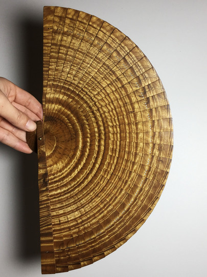 極上の金絲楠木 折扇 鳳尾紋 独特な香りと流麗な木目 金糸楠木製扇子 - 彫刻が施されたネオクラシック様式