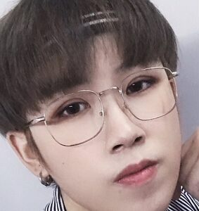 
Assassination novel Dong Zijian Luo Fan Aiklili The City that Never Sleeps Li Yaoyuan Li Yaoyuan takes advantage of the victory to pursue glasses frames