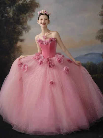 ピンクのストラップレスウェディングドレス - 油絵風メッシュガウン