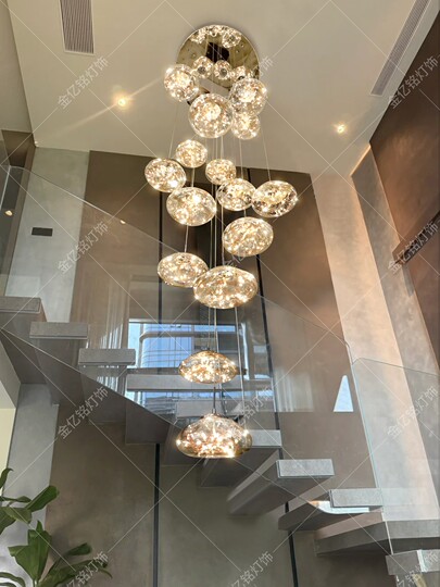 シャンデリア 北欧モダンペンダントライト ダイニングルーム ガラス天井ライト 6灯ガラスランプシェード付き メタルフレームペンダント ゴールド シャンデリア天井ライト、ゴールドライトシェードメタルガラスペンダント照明器具、ダイニングルームキッチンアイランド ... 北欧モダンシンプルシングルヘッドシャンデリア、メタルガラスシェード付き、キッチンアイランド、ダイニングルーム、寝室、装飾照明器具 E