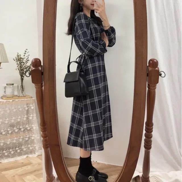 Spot autumn new product versatile retro milk tea plaid dress with waist slimming mid-length skirt
