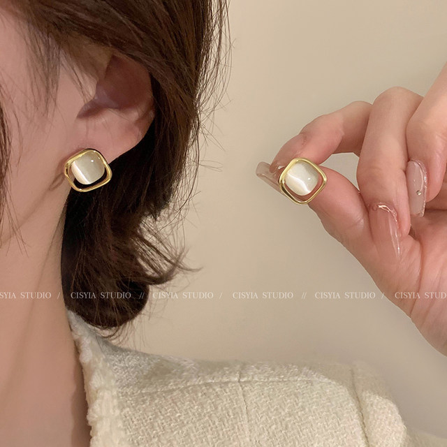 High-end cat eye stone earrings for women 2025 new popular ear clip mosquito coil plate temperament earrings without ear holes