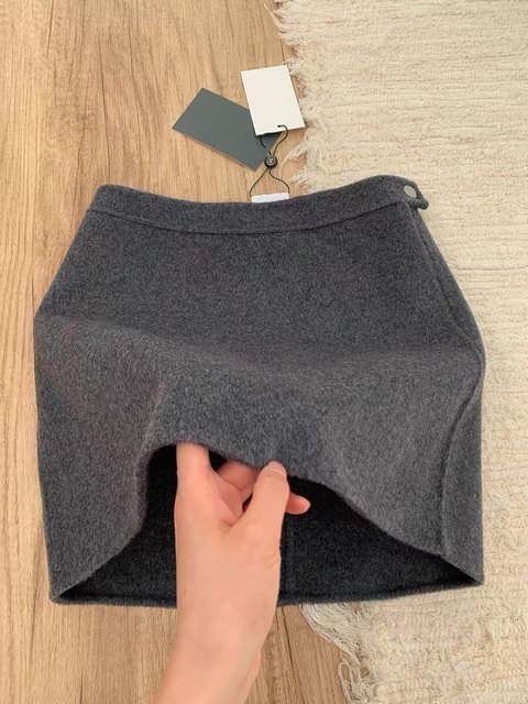 Gray woolen short skirt, large size a-line skirt, women's autumn and winter black hip-covering culottes, woolen versatile and slimming