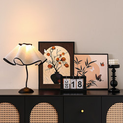 Vintage-Style Entrance Decorations, French Retro Tv Cabinet Arrangement, Home Living Room Tabletop Niche Soft Furnishings