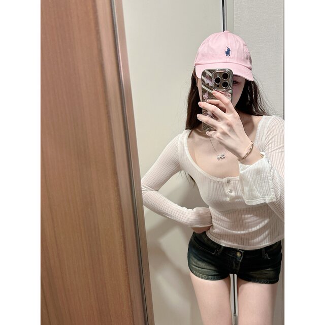 A Korean girl ~ Hot girl is purely slim and big round neck perspective sun protection white thin T-shirt

