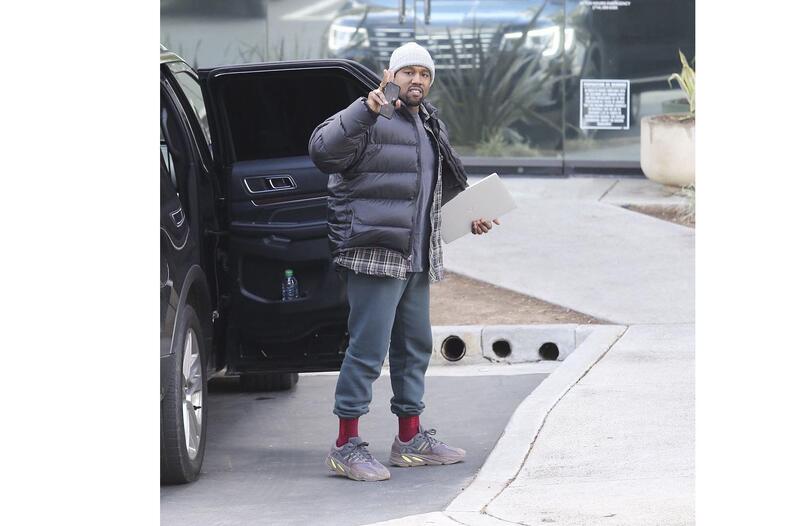 亮色注入,侃爷示范YEEZY700新色