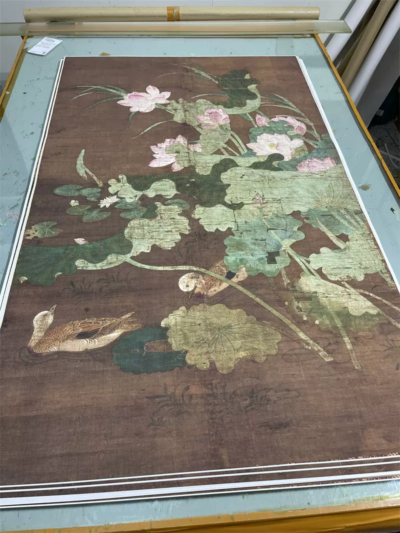 中国美術。青花蓮池水禽紋偏壺。 中国美術。青花蓮池水禽紋偏壺。