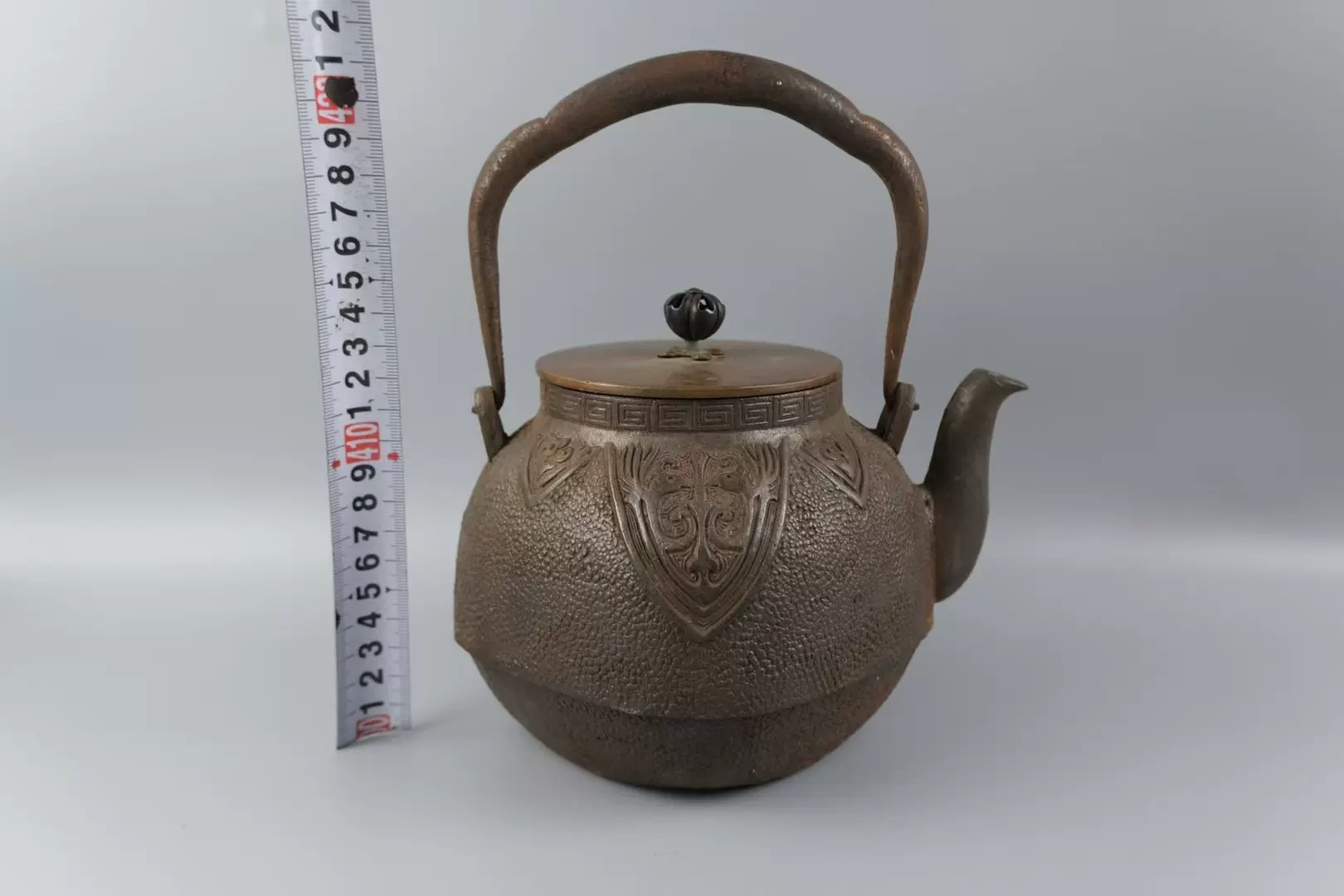 日本龙文堂造京都铁壶饕餮纹半砂铁明治时期制容量1.4L 全品