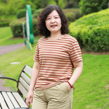 
Fat mother's loose belly-covering striped shirt in summer