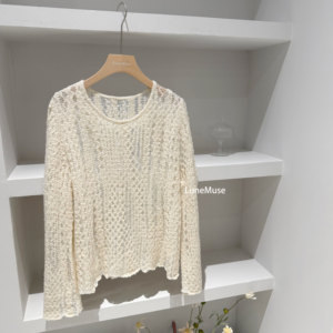 
LuneMuse Gentle Wind Hollow Knitted Sweater for Women in Spring, Loose and Slimming, Thin Top with an Expensive Look at a Glance