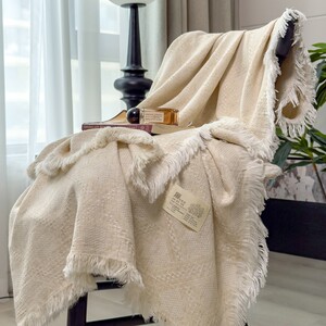 
Class A linen jacquard multifunctional blanket soft office nap nap air conditioning blanket sofa cover blanket car blanket