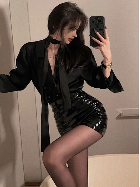 Patent leather pu skirt for women with glossy autumn and winter sexy tight black A-line high waist hip shiny leather short skirt small leather skirt