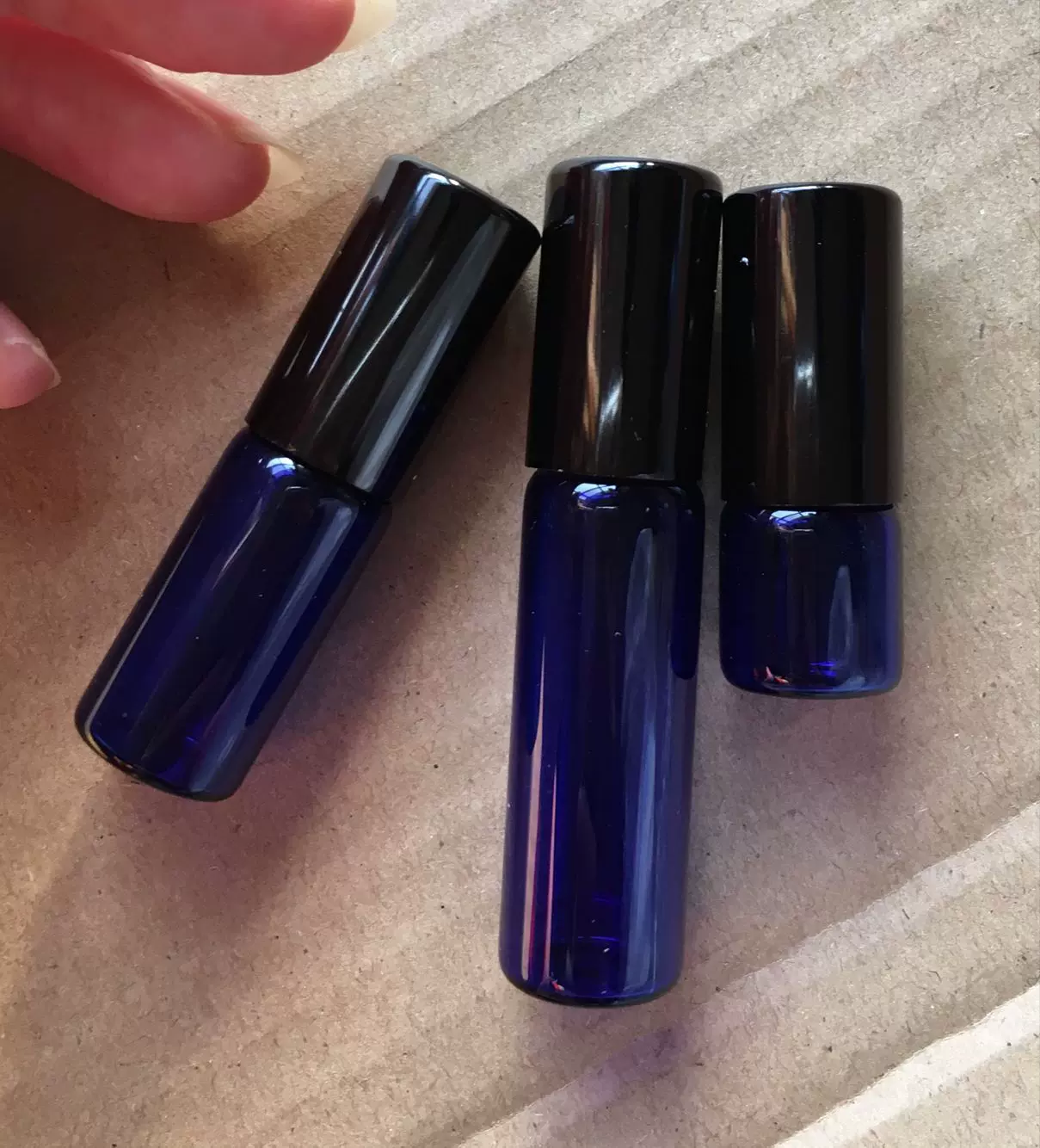 かめ 进口紫色黑色玻璃瓶精油瓶200ml爽肤水瓶纯露瓶化妆水瓶喷嘴雾套