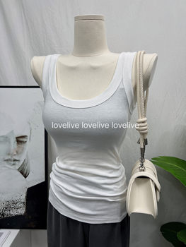 The loveli vest suspender covers the side breasts very well [