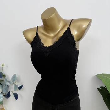 
Classic reappearance of lace chest strap with chest pads and eyelashes