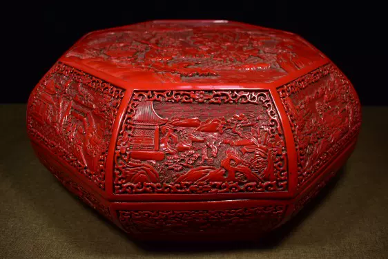 旧藏老北京剔红漆器八角大捧盒刻八仙图案文玩