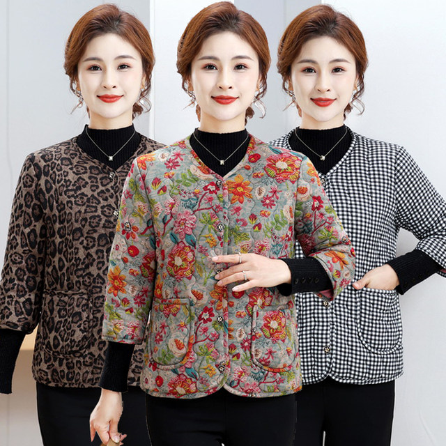 Middle-aged and elderly mothers' cotton-padded clothes, women's vests, autumn and winter velvet thickened cotton clothes, camel velvet cotton vests, three-quarter sleeve cotton-padded jackets