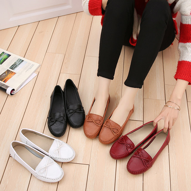 Genuine leather soft-soled slip-on shoes, mother's leather shoes, elderly spring and autumn women's shoes, large size flat-soled beanie shoes, nurse shoes