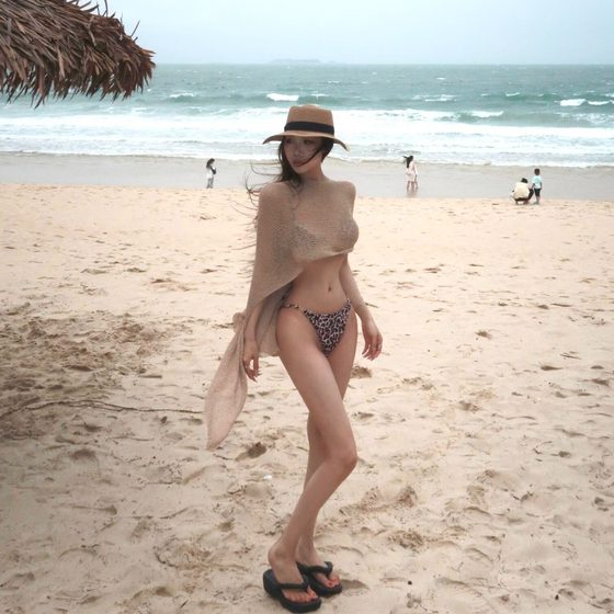 
Women's 2025 new hot style high-end and beautiful sexy bikini hot girl three-point vacation hot spring swimsuit