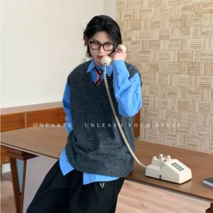 
Sweater men's spring and autumn Japanese style lazy style cleanfit waistcoat V-neck sweater vest couple wear