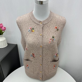 
Mom wears spring and autumn sweater women's sweater tops mother-in-law embroidered middle-aged and elderly women's grandma knitted cardigan jacket